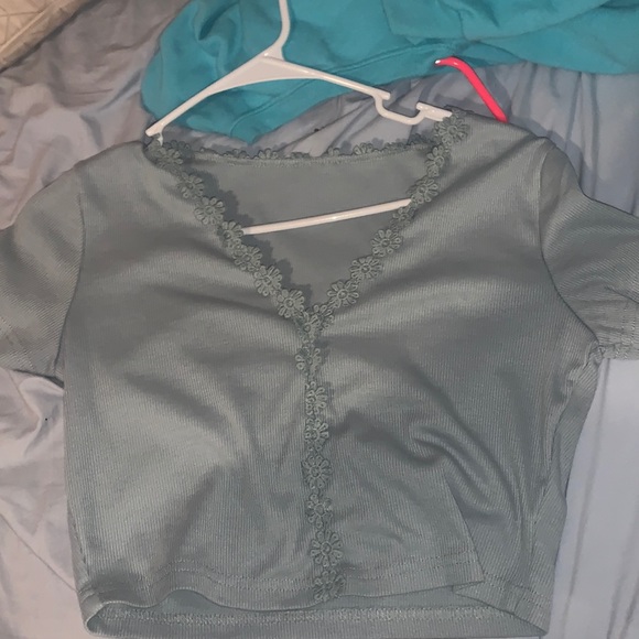 Green Shein Cropped V-Neck - Picture 1 of 1